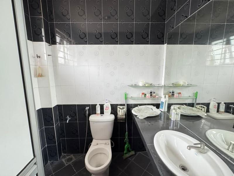 Bungalow House untuk Dijual di Bandar Country Homes (Rawang) - Junior Ong - Bathroom - PropertyGuru.com.my