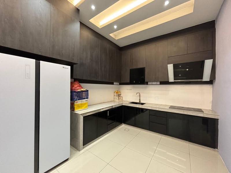 Kediaman Servis untuk Dijual di D'carlton (Residensi Seri Mega) - Pauline Ng - Kitchen - PropertyGuru.com.my