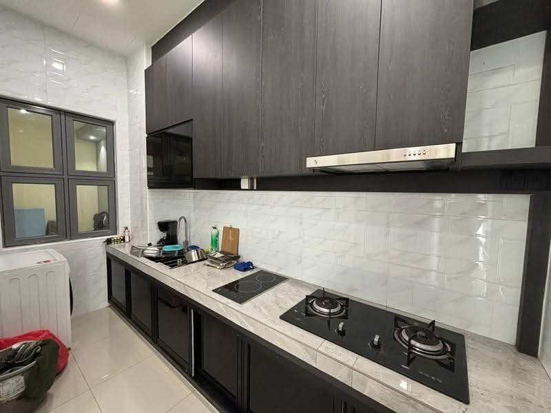 Kediaman Servis untuk Dijual di D'carlton (Residensi Seri Mega) - Pauline Ng - Kitchen - PropertyGuru.com.my