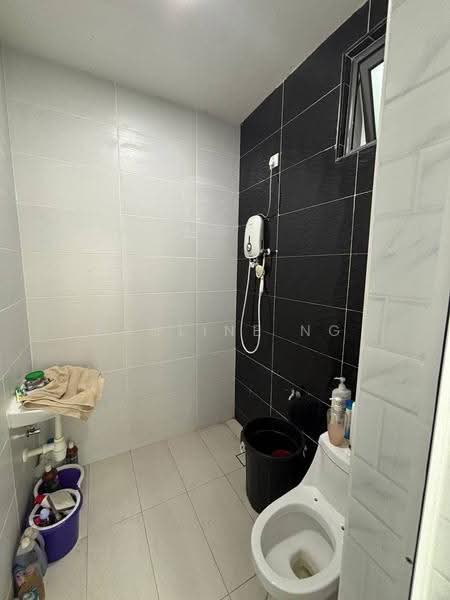 Kediaman Servis untuk Dijual di D'carlton (Residensi Seri Mega) - Pauline Ng - Bathroom - PropertyGuru.com.my