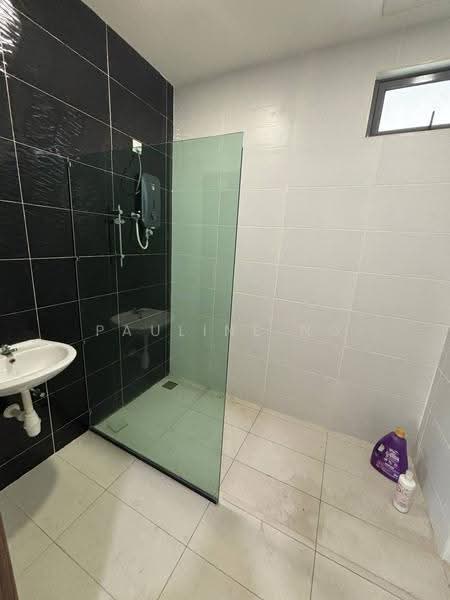 Kediaman Servis untuk Dijual di D'carlton (Residensi Seri Mega) - Pauline Ng - Bathroom - PropertyGuru.com.my