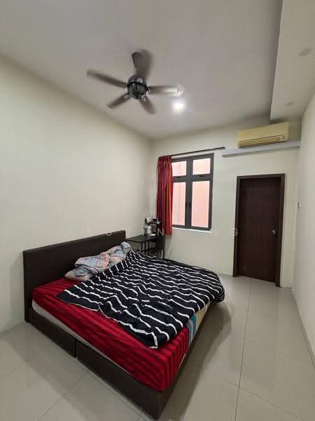 Kediaman Servis untuk Dijual di D'carlton (Residensi Seri Mega) - Pauline Ng - Bedroom - PropertyGuru.com.my