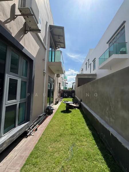 Kediaman Servis untuk Dijual di D'carlton (Residensi Seri Mega) - Pauline Ng - Exterior - PropertyGuru.com.my