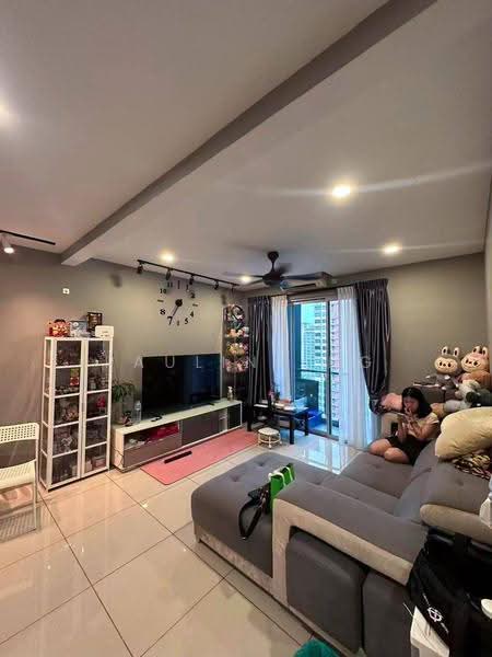 Apartment for Sale at Austin Suites (Permata Austin) - Pauline Ng - Living Room - PropertyGuru.com.my