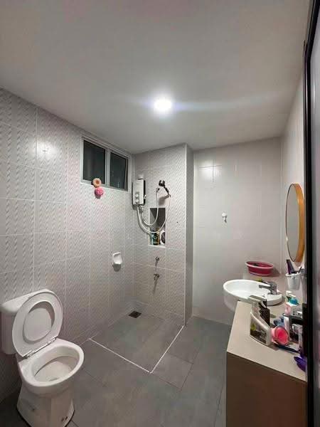 Apartment for Sale at Austin Suites (Permata Austin) - Pauline Ng - Bathroom - PropertyGuru.com.my