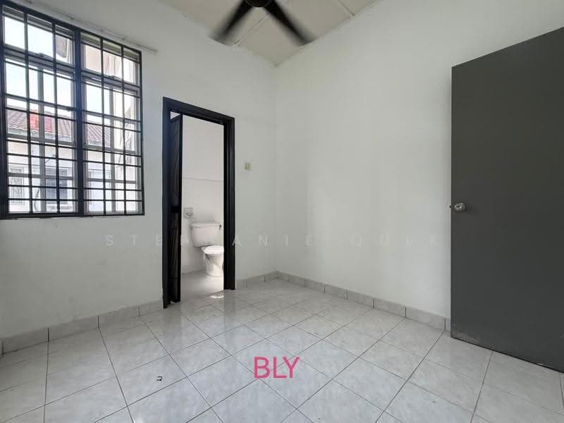 Terraced House for Sale in Bandar Puteri Klang (Klang) - Stephanie Quek - Bathroom - PropertyGuru.com.my