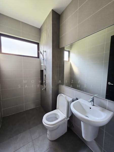 Rumah Teres 2-Tingkat untuk Dijual di Elmina (Shah Alam) - Mohd Aizat Saiful Bahri - Bathroom - PropertyGuru.com.my