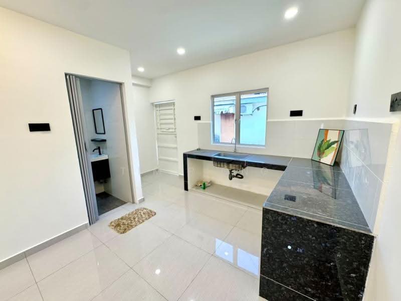 1-storey Terraced House for Sale in Taman Malim Jaya (Bachang) - Tim Piong - Kitchen - PropertyGuru.com.my