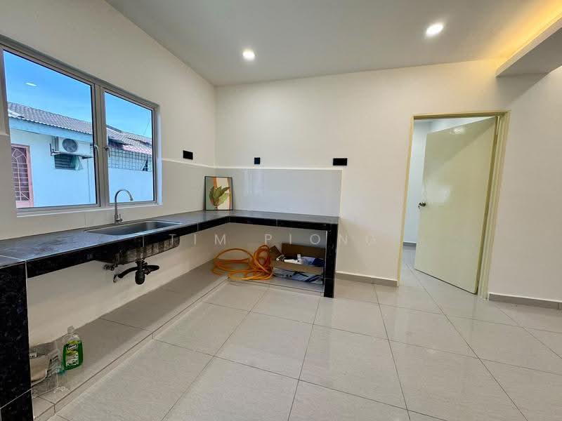 1-storey Terraced House for Sale in Taman Malim Jaya (Bachang) - Tim Piong - Kitchen - PropertyGuru.com.my