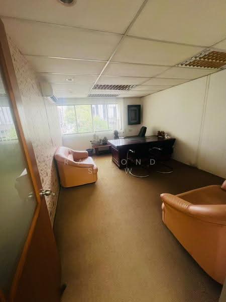 Office for Rent in Kuchai Lama (Kuala Lumpur) - Raymond Siew - Study - PropertyGuru.com.my