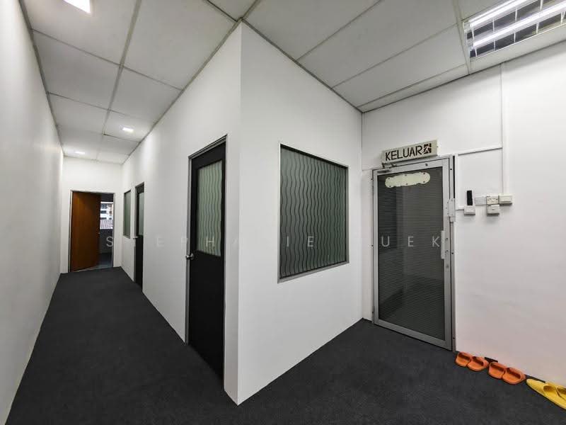Office for Rent in Taman Bayu Perdana (Klang) - Stephanie Quek - Corridor - PropertyGuru.com.my