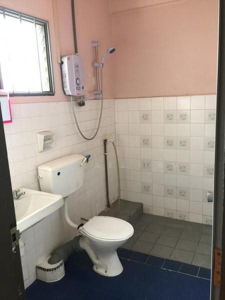 Rumah Teres 2-Tingkat untuk Disewa di SS4, Kelana Jaya, PJ (Petaling Jaya) - Michael Lam - Bathroom - PropertyGuru.com.my