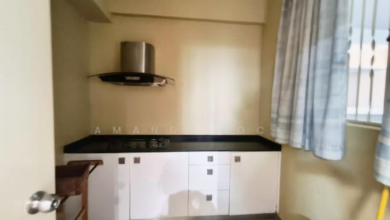Kondominium untuk Disewa di The Zest @ Kinrara 9 - Amanda Lock - Kitchen - PropertyGuru.com.my
