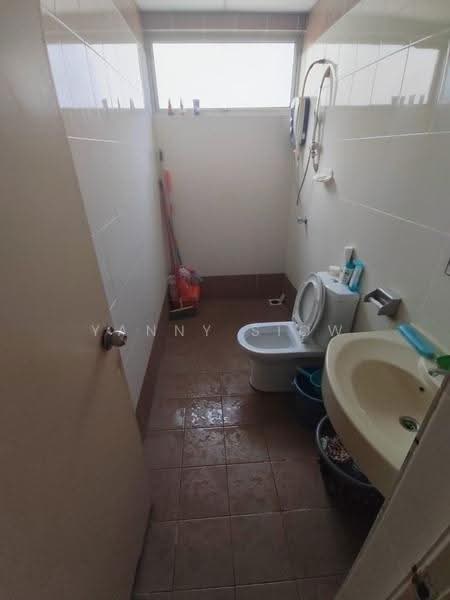 Kondominium untuk Dijual di Platinum Hill PV 2 - Yanny Siow - Bathroom - PropertyGuru.com.my