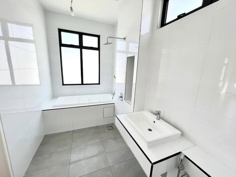Bungalow House untuk Dijual di Kuala Selangor (Selangor) - Zul Arif - Bathroom - PropertyGuru.com.my
