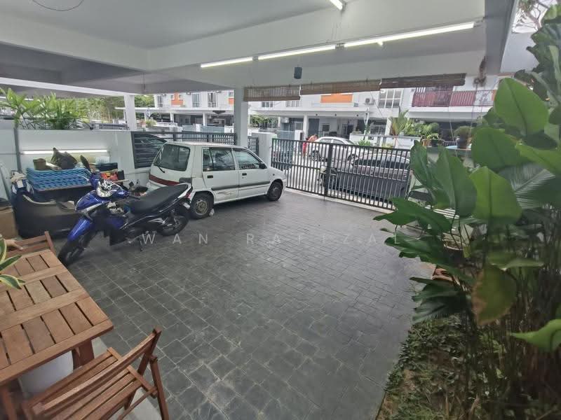 2-storey Terraced House for Sale in Semenyih (Selangor) - Wan Rafizal - Exterior - PropertyGuru.com.my