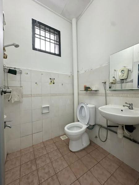 2-storey Terraced House for Sale in Bandar Seri Alam (Masai) - Kia . - Bathroom - PropertyGuru.com.my