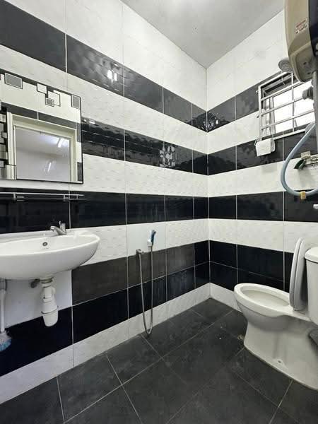 2-storey Terraced House for Sale in Bandar Seri Alam (Masai) - Kia . - Bathroom - PropertyGuru.com.my