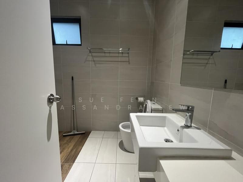 Kediaman Servis untuk Dijual di UNIO Residence - Sue Fern Cassandra Lew - Bathroom - PropertyGuru.com.my