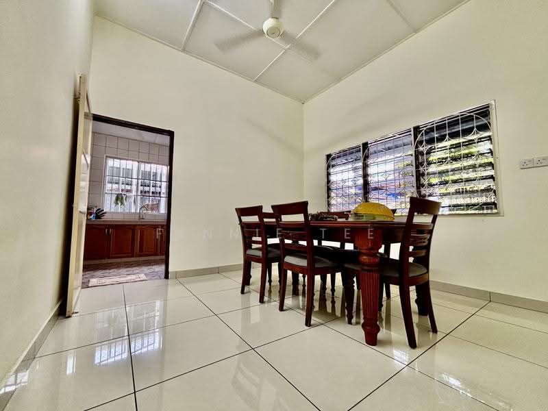 Rumah Berkembar untuk Disewa di Taman Antek Avenue (Teluk Intan) - Fennie Tee - Dining Room - PropertyGuru.com.my