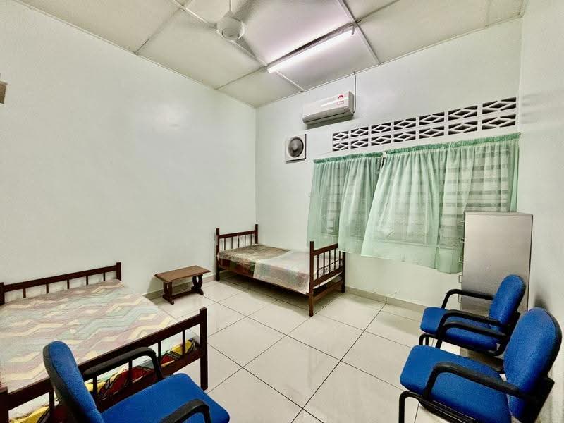 Rumah Berkembar untuk Disewa di Taman Antek Avenue (Teluk Intan) - Fennie Tee - Bedroom - PropertyGuru.com.my