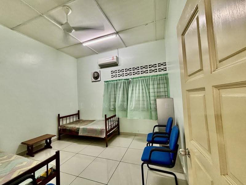 Rumah Berkembar untuk Disewa di Taman Antek Avenue (Teluk Intan) - Fennie Tee - Bedroom - PropertyGuru.com.my