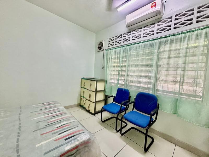 Rumah Berkembar untuk Disewa di Taman Antek Avenue (Teluk Intan) - Fennie Tee - Bedroom - PropertyGuru.com.my