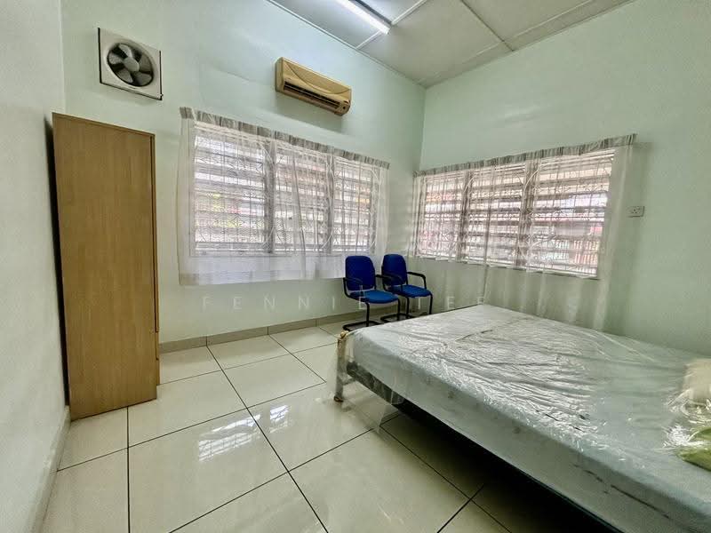 Rumah Berkembar untuk Disewa di Taman Antek Avenue (Teluk Intan) - Fennie Tee - Bedroom - PropertyGuru.com.my