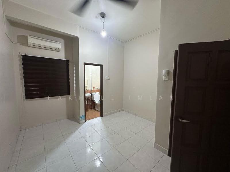 2-storey Terraced House for Sale in Bandar Seri Alam (Masai) - Fakhrul Imlan - Bathroom - PropertyGuru.com.my