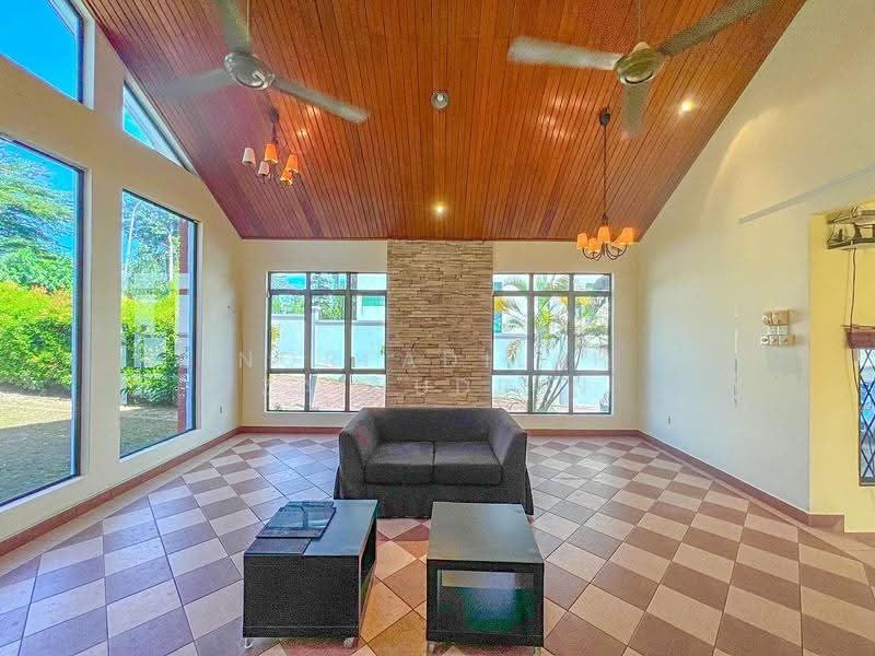 Bungalow House for Sale in Saujana Utama (Selangor) - NORFADILAH ZAINUDDIN - Living Room - PropertyGuru.com.my