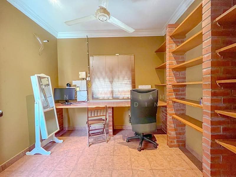 Bungalow House for Sale in Saujana Utama (Selangor) - NORFADILAH ZAINUDDIN - Study - PropertyGuru.com.my