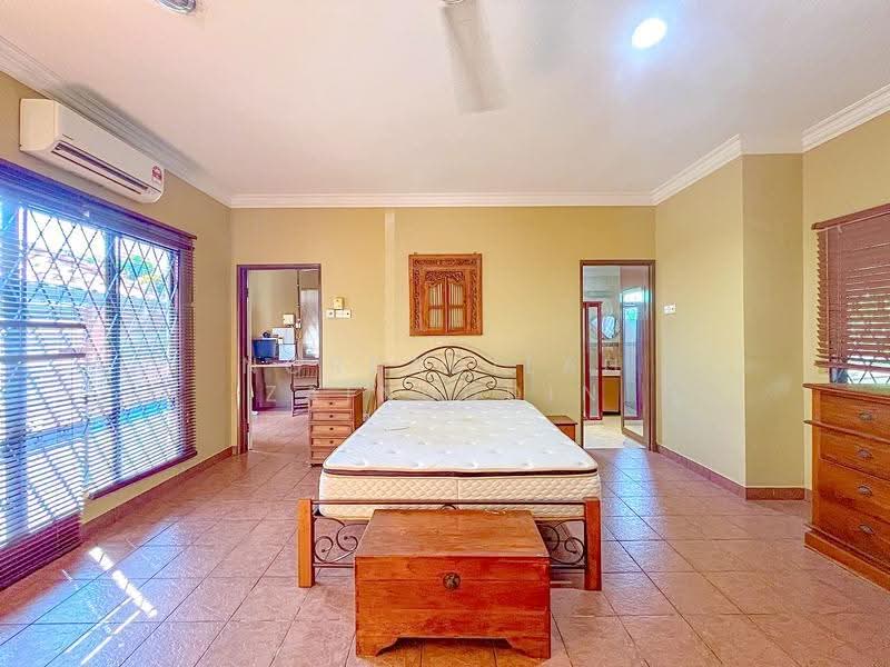 Bungalow House for Sale in Saujana Utama (Selangor) - NORFADILAH ZAINUDDIN - Bedroom - PropertyGuru.com.my