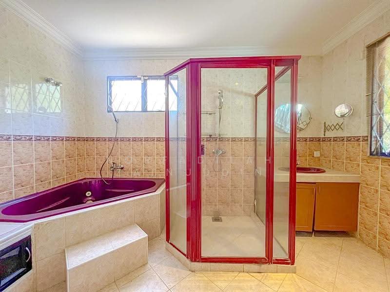 Bungalow House for Sale in Saujana Utama (Selangor) - NORFADILAH ZAINUDDIN - Bathroom - PropertyGuru.com.my