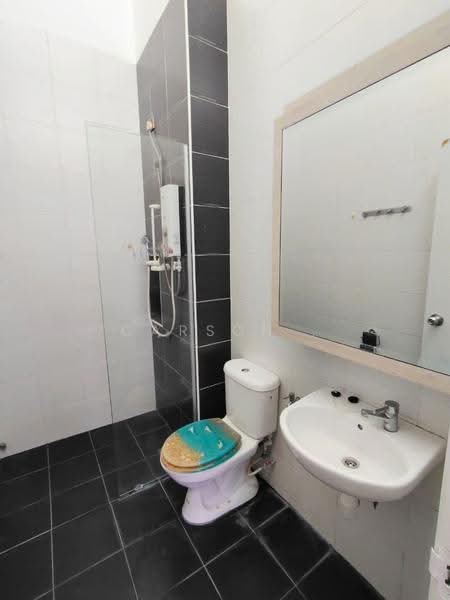 Rumah Kluster untuk Dijual di Taman Setia Indah (Tebrau) - Carson . - Bathroom - PropertyGuru.com.my
