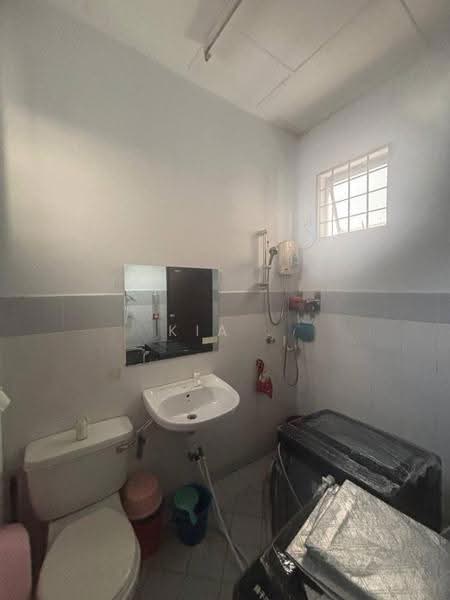 Rumah Teres 2-Tingkat untuk Dijual di Bandar Baru Permas Jaya (Permas Jaya) - Kia . - Bathroom - PropertyGuru.com.my