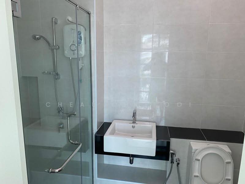 Rumah Teres untuk Disewa di Bandar Cassia (Batu Kawan) - Cheau Chie Ooi - Bathroom - PropertyGuru.com.my