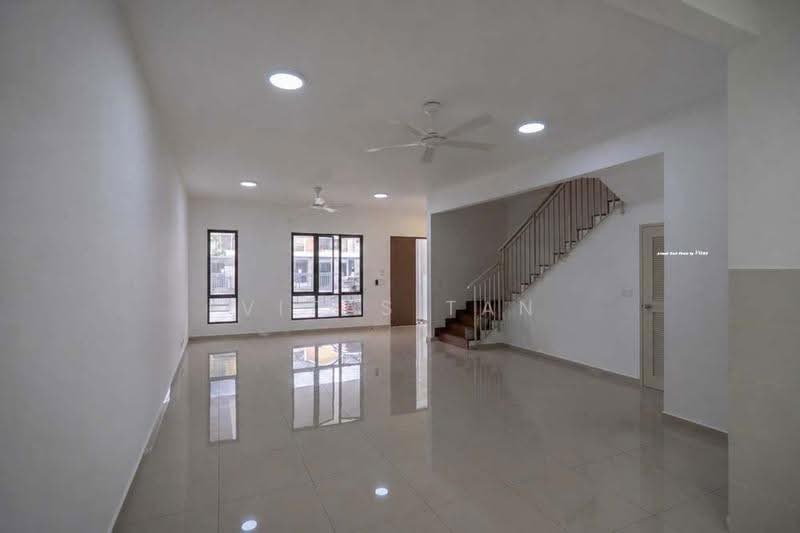 Rumah Teres 2-Tingkat untuk Disewa di Setia Indah (Setia Alam) - Vitas Tan - Living Room - PropertyGuru.com.my