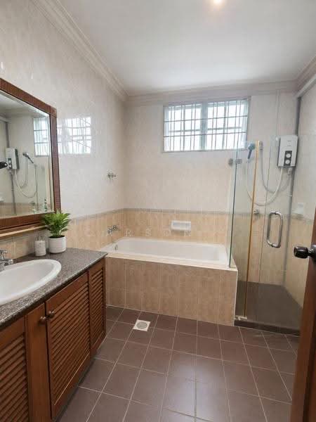 Rumah Berkembar untuk Dijual di Taman Redang (Johor Bahru) - Carson . - Bathroom - PropertyGuru.com.my
