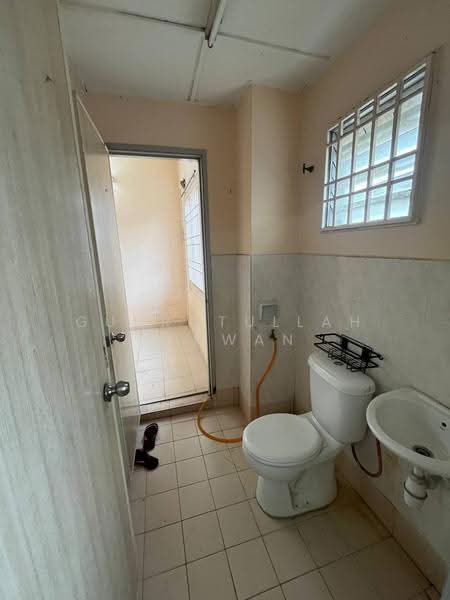 2-storey Terraced House for Sale in Seksyen 8 (Bangi) - Gudrotullah Ikhwan - Bathroom - PropertyGuru.com.my
