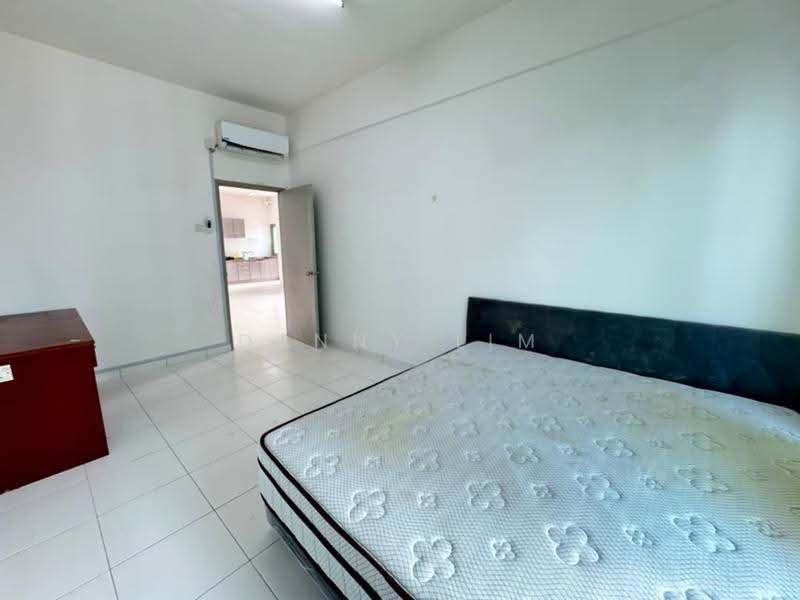 Kondominium untuk Dijual di The Golden Triangle Condominium - Danny Lim - Bedroom - PropertyGuru.com.my