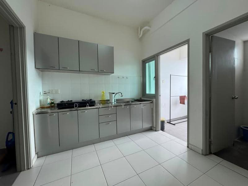 Kondominium untuk Dijual di The Golden Triangle Condominium - Danny Lim - Kitchen - PropertyGuru.com.my