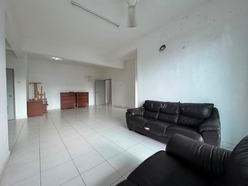 Kondominium untuk Dijual di The Golden Triangle Condominium - Danny Lim - Living Room - PropertyGuru.com.my