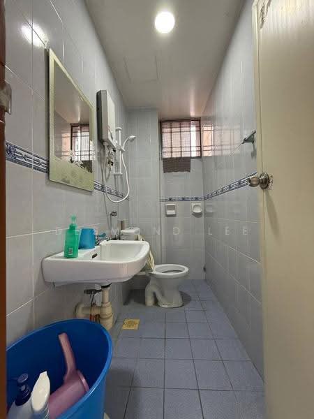 Pangsapuri untuk Dijual di Villa Bestari Apartment - Desmond Lee - Bathroom - PropertyGuru.com.my