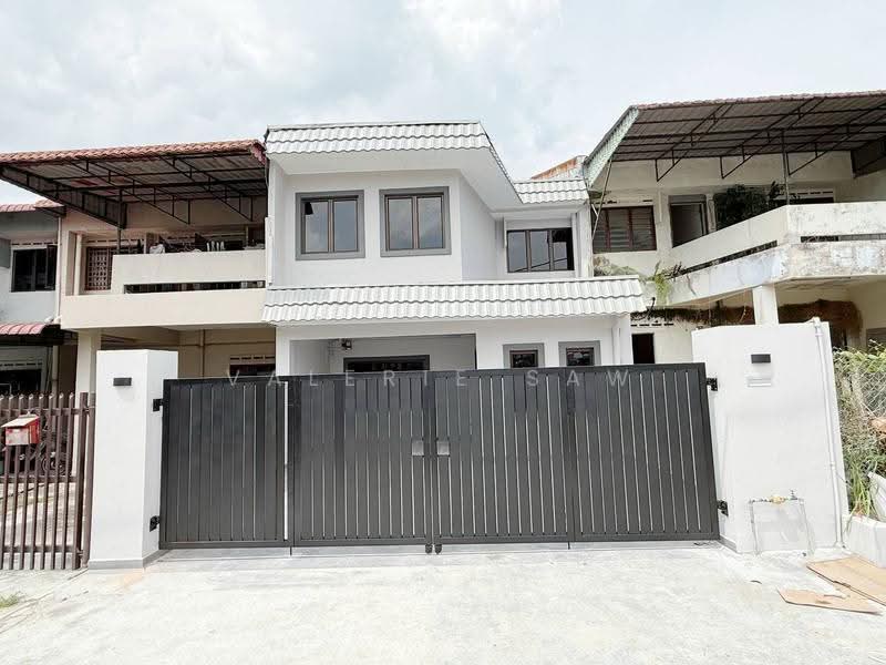 Rumah Teres 2-Tingkat untuk Dijual di Taman Sentosa (Johor Bahru) - Valerie Saw - Exterior - PropertyGuru.com.my