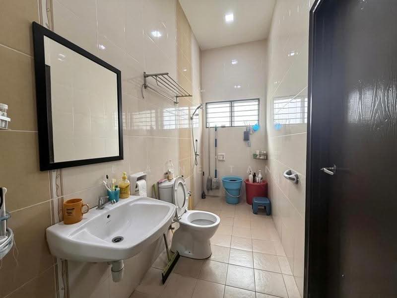 Semi-Detached House for Sale in Klang (Selangor) - Elaine Tan - Bathroom - PropertyGuru.com.my