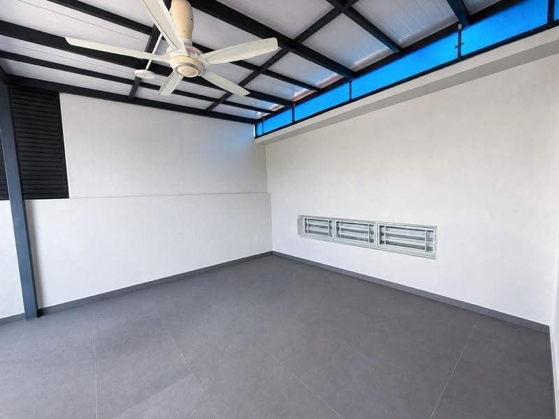 3-storey Terraced House for Sale in Minden Heights (Gelugor) - Qyan Goh - Balcony - PropertyGuru.com.my