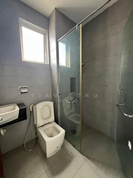 Kediaman Servis untuk Dijual di Paragon Suites @ CIQ - Siau Tong Ling - Bathroom - PropertyGuru.com.my