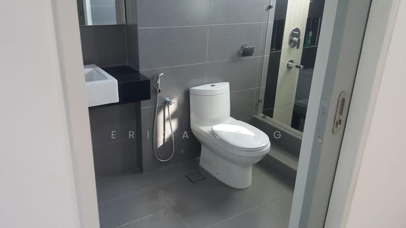 Kediaman Servis untuk Disewa di Tropez Residences - Erica Jong - Bathroom - PropertyGuru.com.my