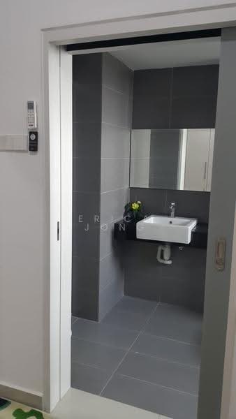 Kediaman Servis untuk Disewa di Tropez Residences - Erica Jong - Bathroom - PropertyGuru.com.my