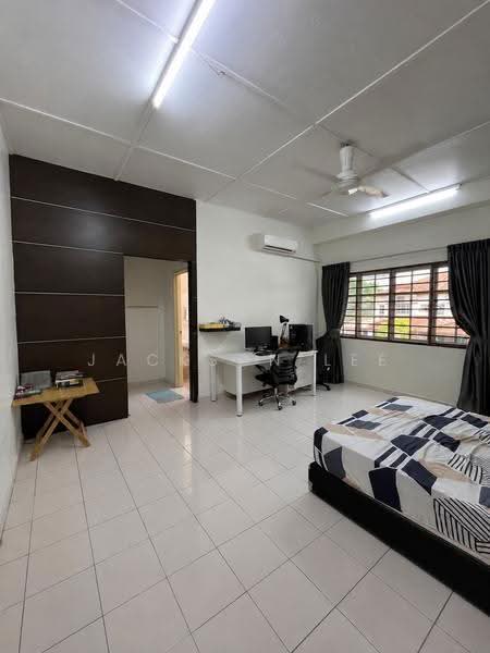 2-storey Terraced House for Sale in Bandar Bukit Tinggi 2 (Klang) - Jackson Lee - Master Bedroom - PropertyGuru.com.my